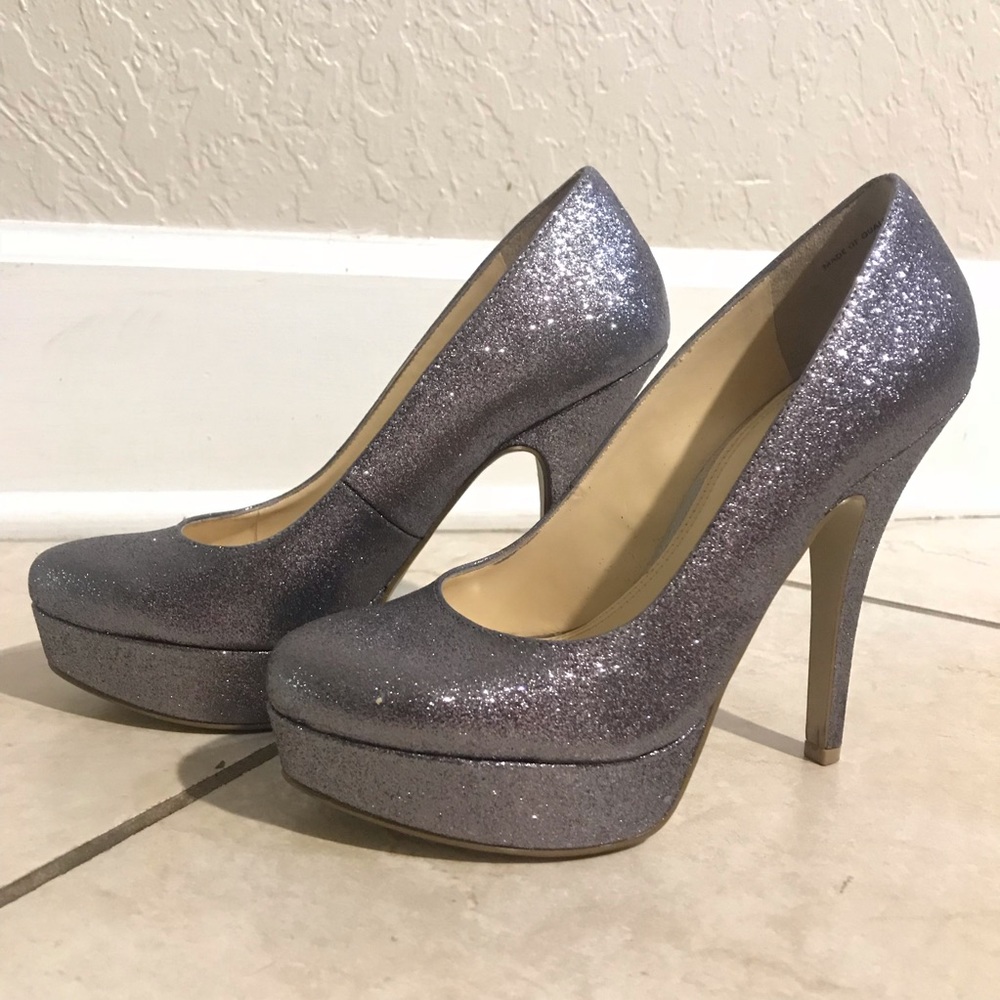 Enzo Angiolini Glitter Pewter Pumps (Size US 4)